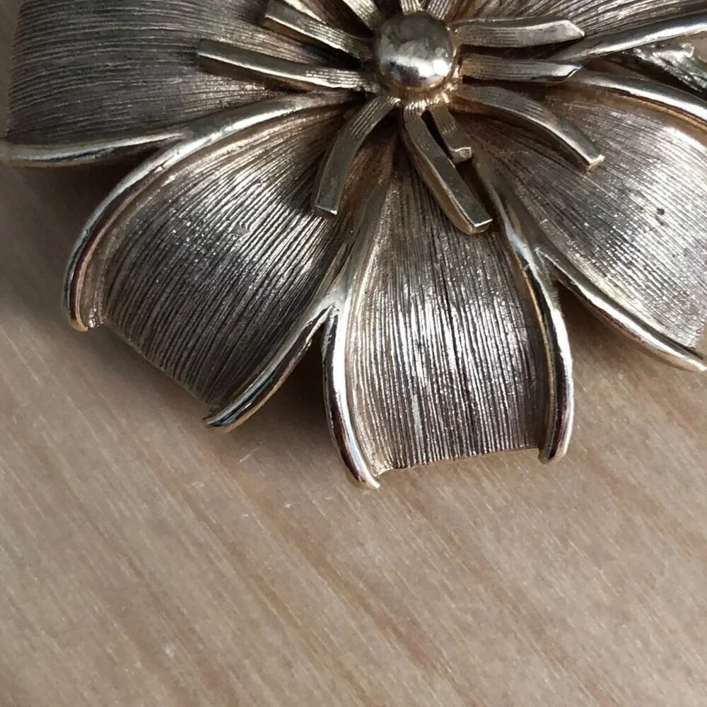 Vintage Flower Brooch MCM Brushed Gold Tone Textured 2